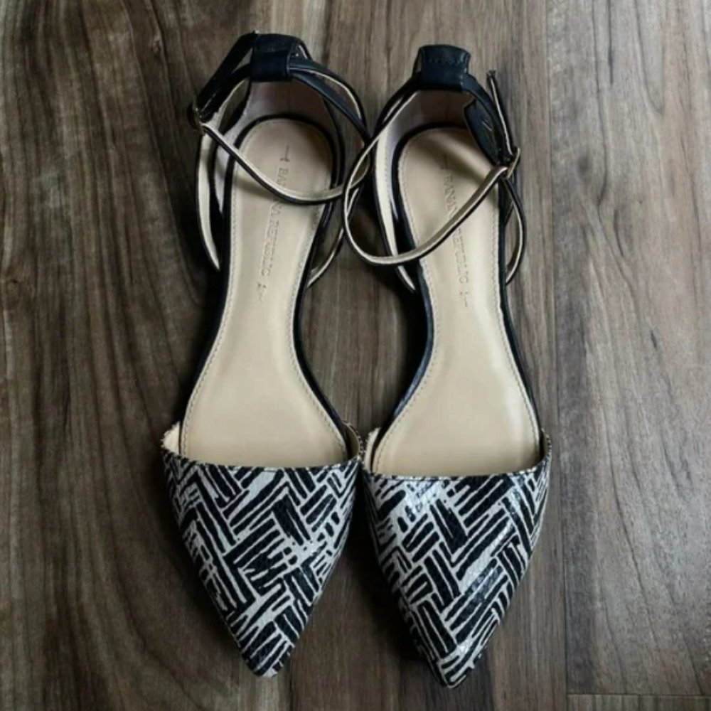 Banana Republic Black and White Print Strap Flats 8.5